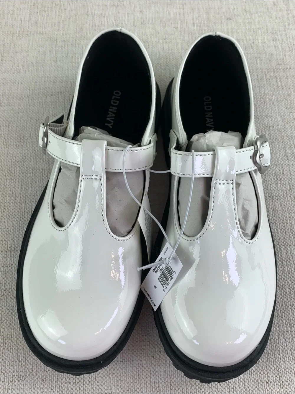 Old Navy girls Chunky heel patent leather Mary Jane shoes in white